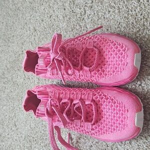 NOBULL Women's Allday Knit in Fuchsia